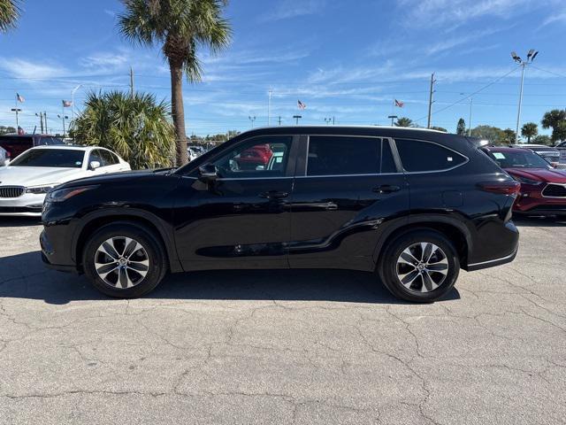 used 2024 Toyota Highlander car, priced at $41,888