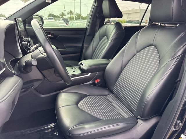 used 2024 Toyota Highlander car, priced at $39,988