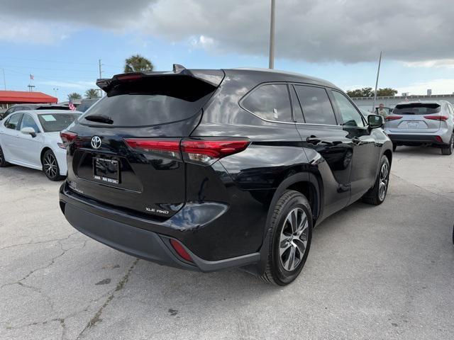 used 2022 Toyota Highlander car, priced at $32,888