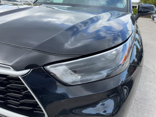 used 2022 Toyota Highlander car, priced at $32,888