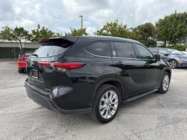 used 2022 Toyota Highlander car, priced at $35,888