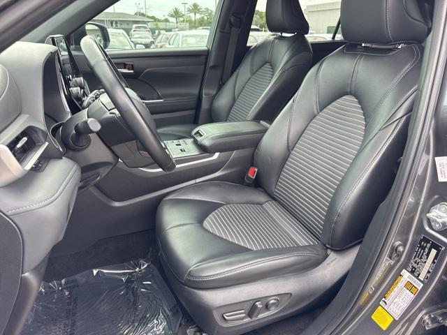 used 2023 Toyota Highlander car, priced at $39,988