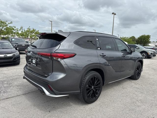 used 2023 Toyota Highlander car, priced at $39,988