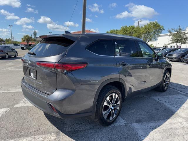 used 2021 Toyota Highlander car, priced at $29,988