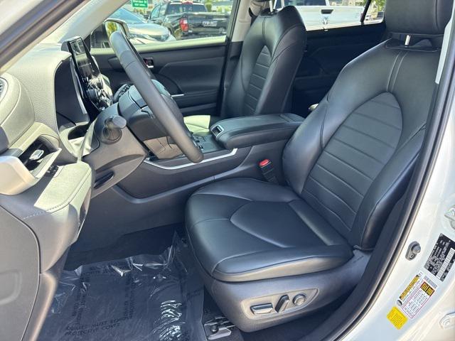 used 2023 Toyota Highlander car, priced at $34,988