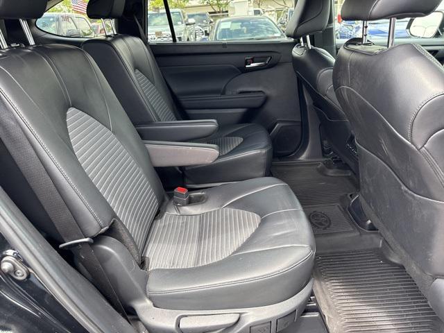 used 2024 Toyota Highlander car, priced at $41,988