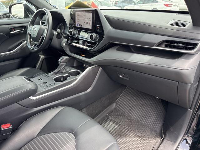 used 2024 Toyota Highlander car, priced at $41,988