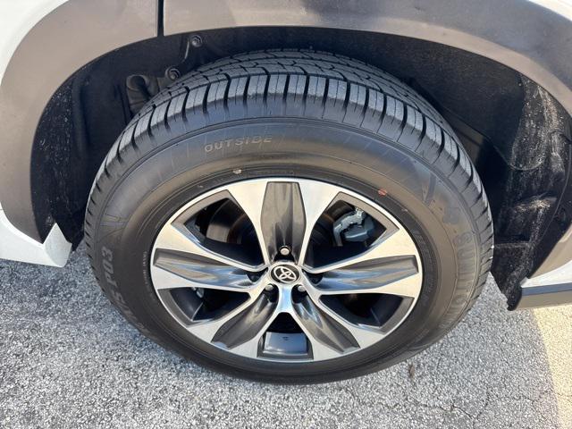 used 2023 Toyota Highlander Hybrid car, priced at $31,888