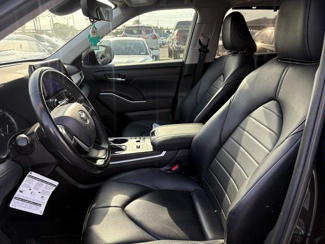 used 2023 Toyota Highlander car, priced at $36,988