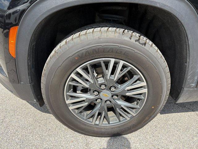 used 2024 Chevrolet Traverse car, priced at $40,488