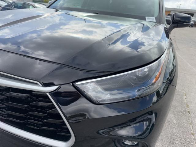 used 2023 Toyota Highlander car, priced at $34,888