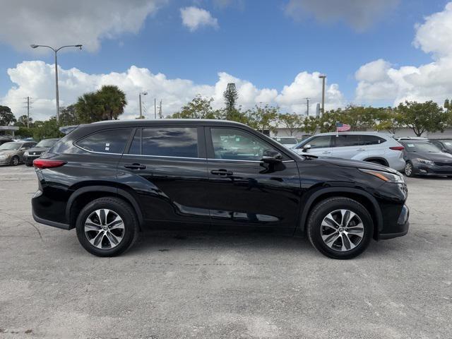 used 2023 Toyota Highlander car, priced at $34,888