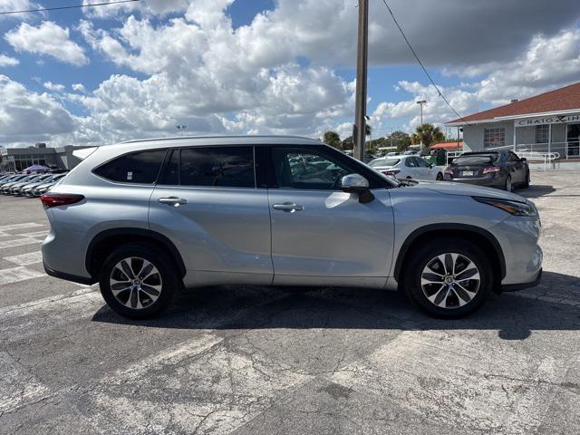 used 2022 Toyota Highlander car, priced at $31,888