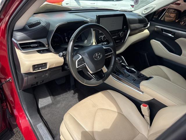 used 2023 Toyota Highlander Hybrid car, priced at $38,888