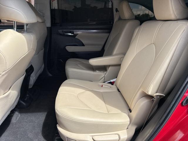 used 2023 Toyota Highlander Hybrid car, priced at $38,888