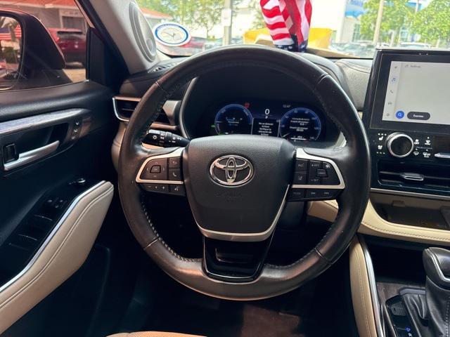 used 2023 Toyota Highlander Hybrid car, priced at $38,888