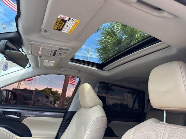 used 2023 Toyota Highlander Hybrid car, priced at $38,888