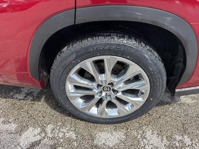 used 2023 Toyota Highlander Hybrid car, priced at $38,988