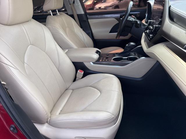 used 2023 Toyota Highlander Hybrid car, priced at $38,888