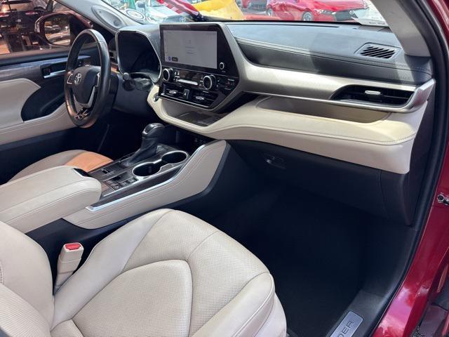 used 2023 Toyota Highlander Hybrid car, priced at $38,888