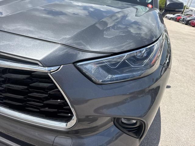 used 2024 Toyota Highlander car, priced at $33,988