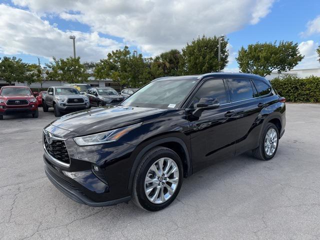 used 2020 Toyota Highlander car, priced at $35,988