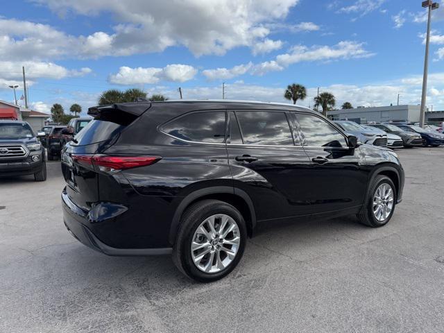 used 2020 Toyota Highlander car, priced at $35,988