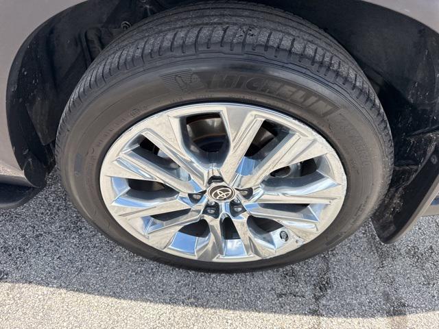 used 2023 Toyota Highlander Hybrid car, priced at $37,988