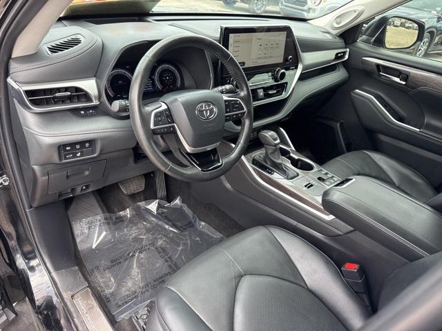 used 2024 Toyota Highlander car, priced at $46,888