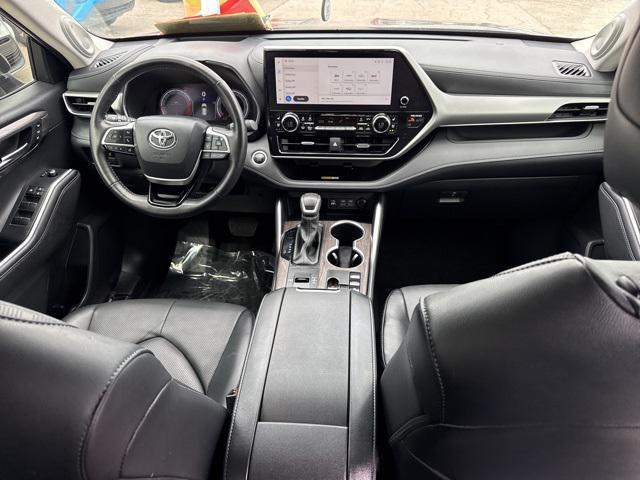 used 2024 Toyota Highlander car, priced at $46,888