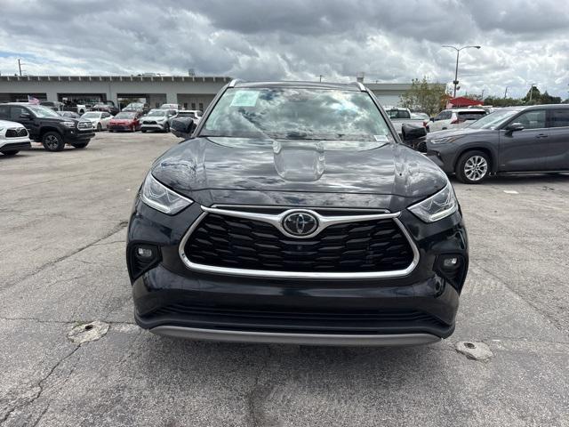 used 2024 Toyota Highlander car, priced at $46,888
