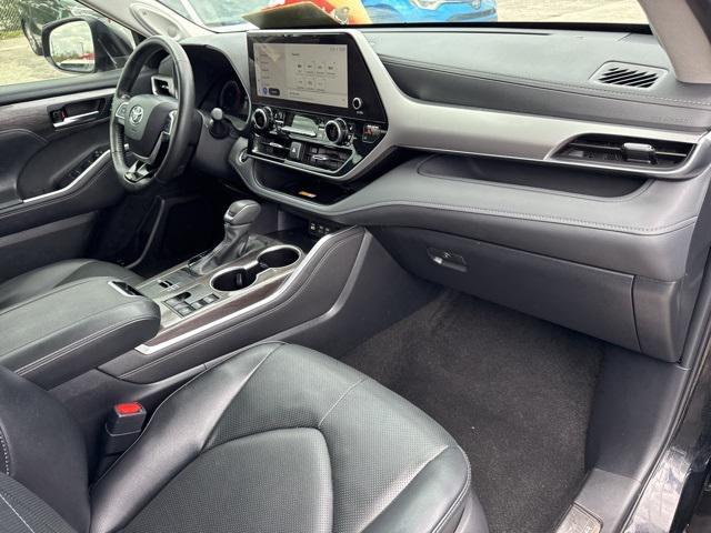 used 2024 Toyota Highlander car, priced at $46,888