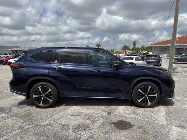 used 2022 Toyota Highlander car, priced at $40,988