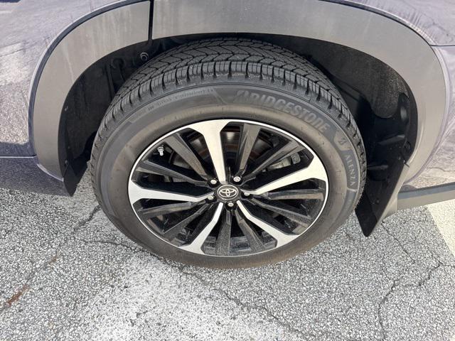 used 2022 Toyota Highlander car, priced at $38,988