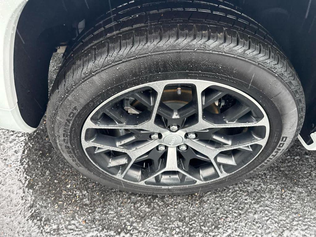 used 2024 Jeep Grand Cherokee car, priced at $51,456