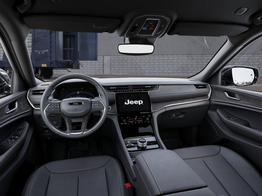 new 2025 Jeep Grand Cherokee car, priced at $48,637