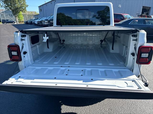 new 2025 Jeep Gladiator car, priced at $50,242