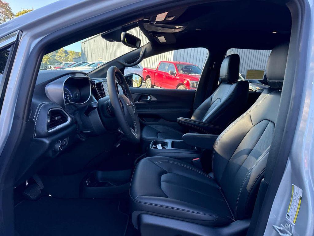 new 2026 Chrysler Pacifica car, priced at $46,198