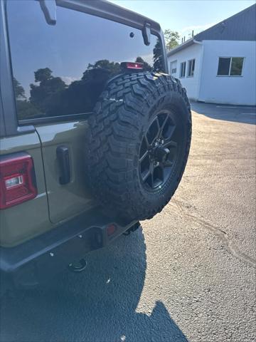 new 2025 Jeep Wrangler car, priced at $45,677