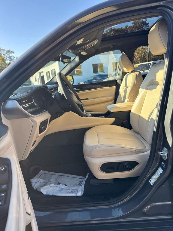 used 2023 Jeep Grand Cherokee 4xe car, priced at $32,177