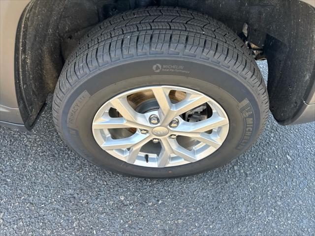 used 2024 Jeep Grand Cherokee car, priced at $39,469