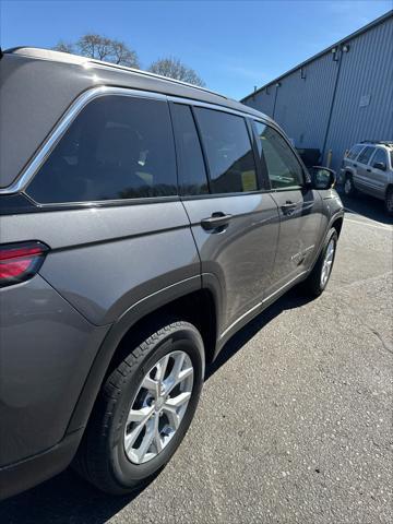 used 2024 Jeep Grand Cherokee car, priced at $39,469
