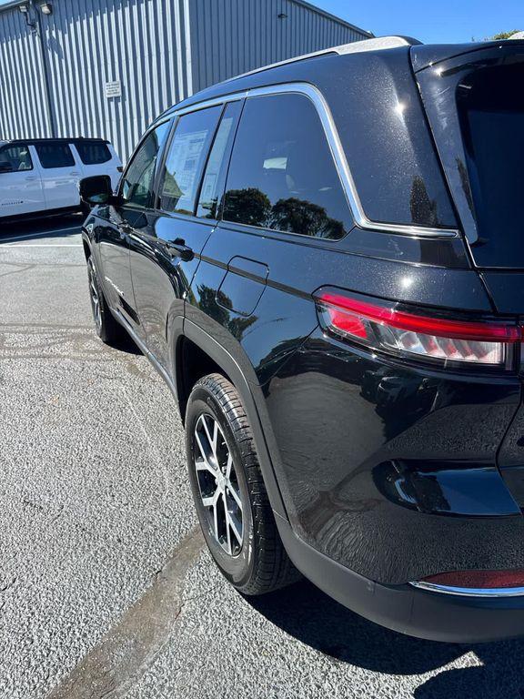 new 2025 Jeep Grand Cherokee car, priced at $46,306