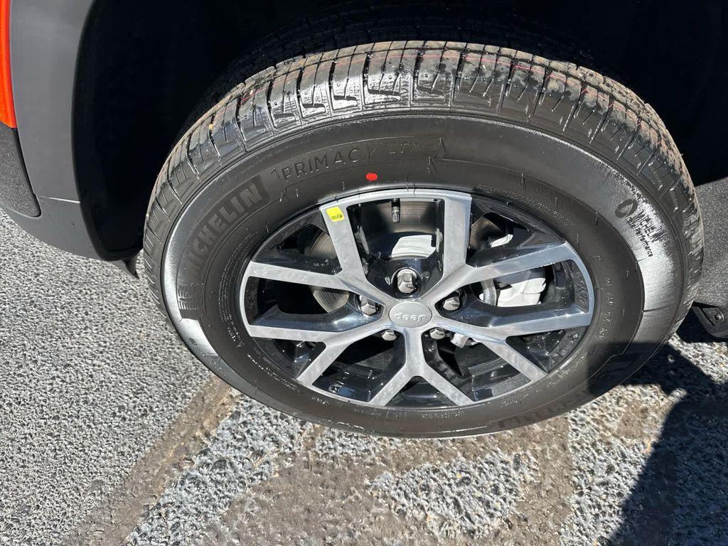 new 2025 Jeep Grand Cherokee car, priced at $46,306