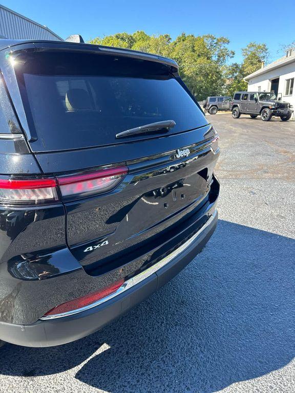 new 2025 Jeep Grand Cherokee car, priced at $46,306