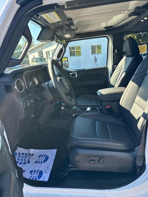 new 2025 Jeep Gladiator car, priced at $49,214