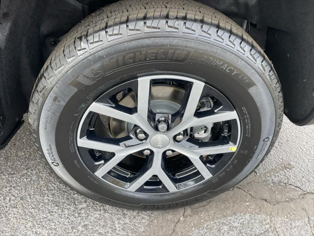 new 2025 Jeep Grand Cherokee car, priced at $47,510