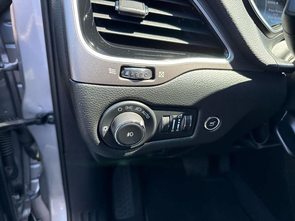 used 2022 Jeep Cherokee car, priced at $29,289