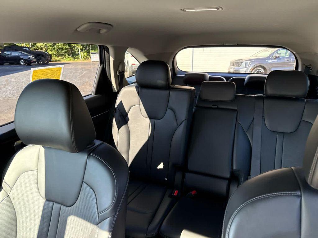 used 2024 Kia Sorento car, priced at $33,440