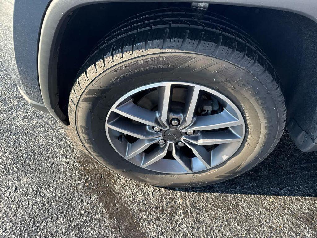 used 2020 Jeep Grand Cherokee car, priced at $17,606